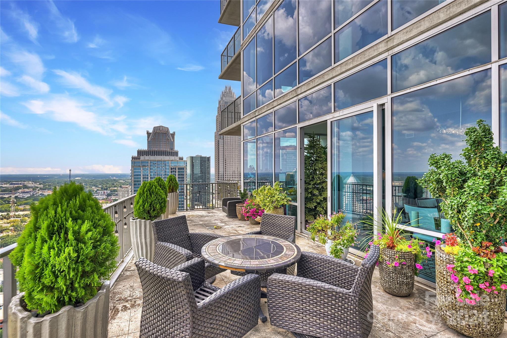 215 N Pine Street 3705