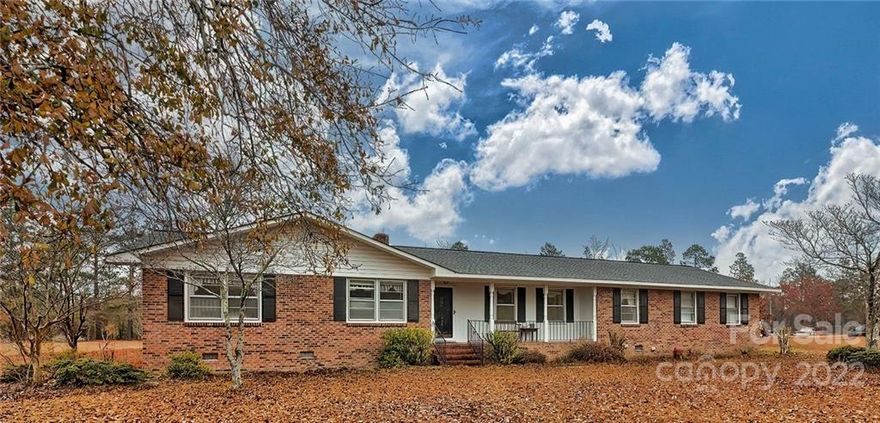 Super nice all brick ranch style home located 6 minutes from the Town of Kershaw. Home offers 3 bedrooms, 2 full baths and a VERY SPACIOUS family room with a fireplace and built-ins. Formal dining room ...master suite with walk in closet. great location and schools.