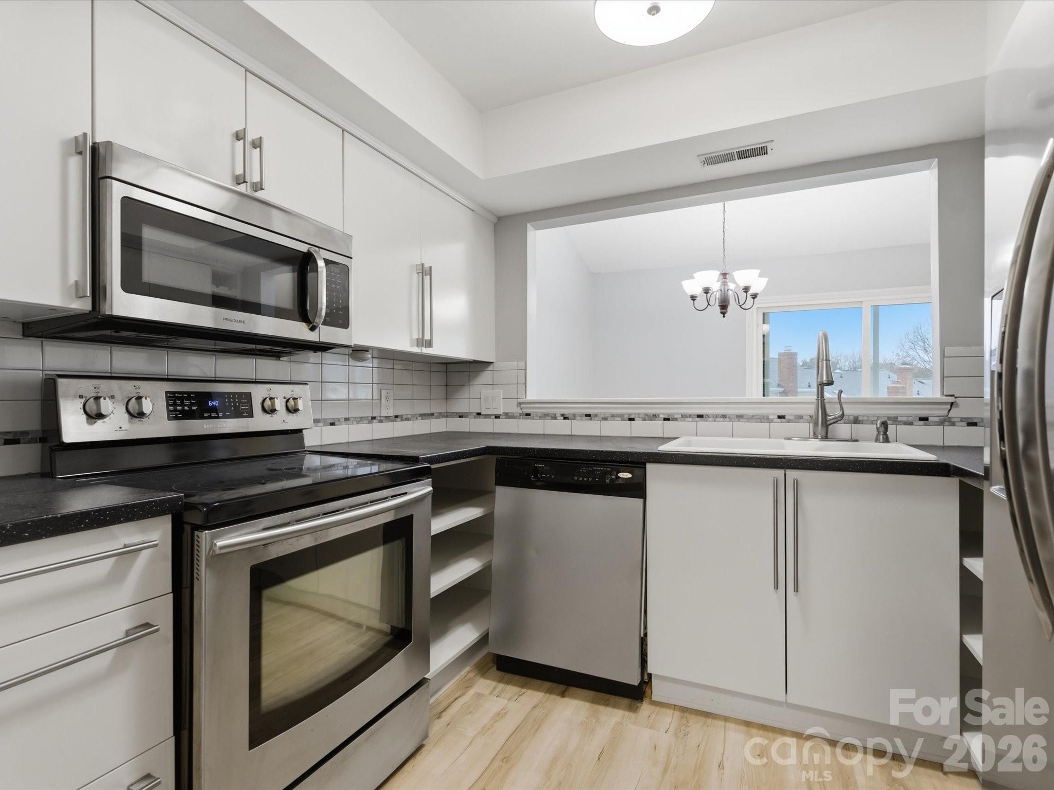 9404 S Vicksburg Park Court