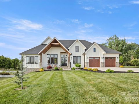 208 Majestic Ridge Road Mills River NC 28759