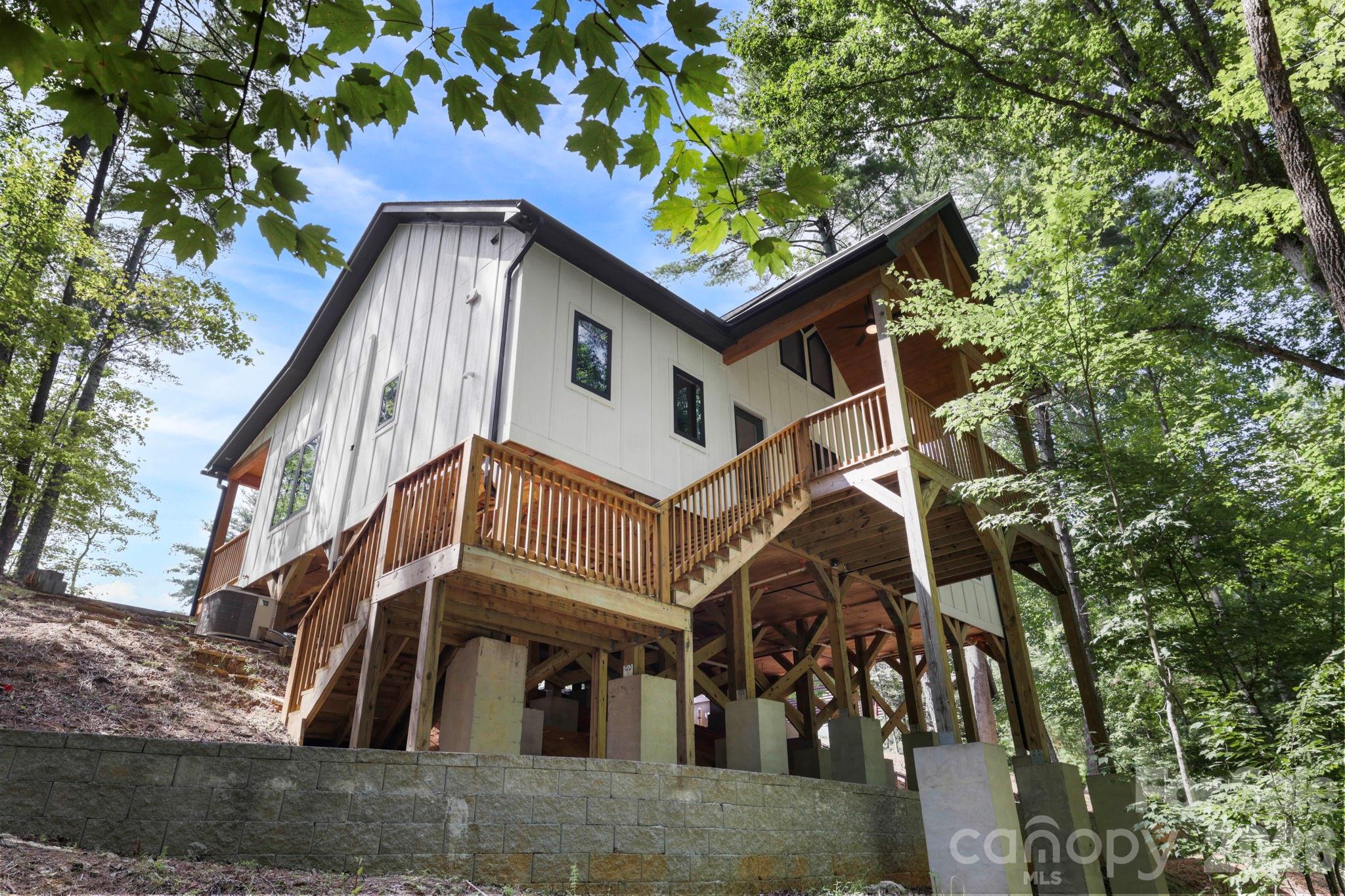 338 Hawks Terrace