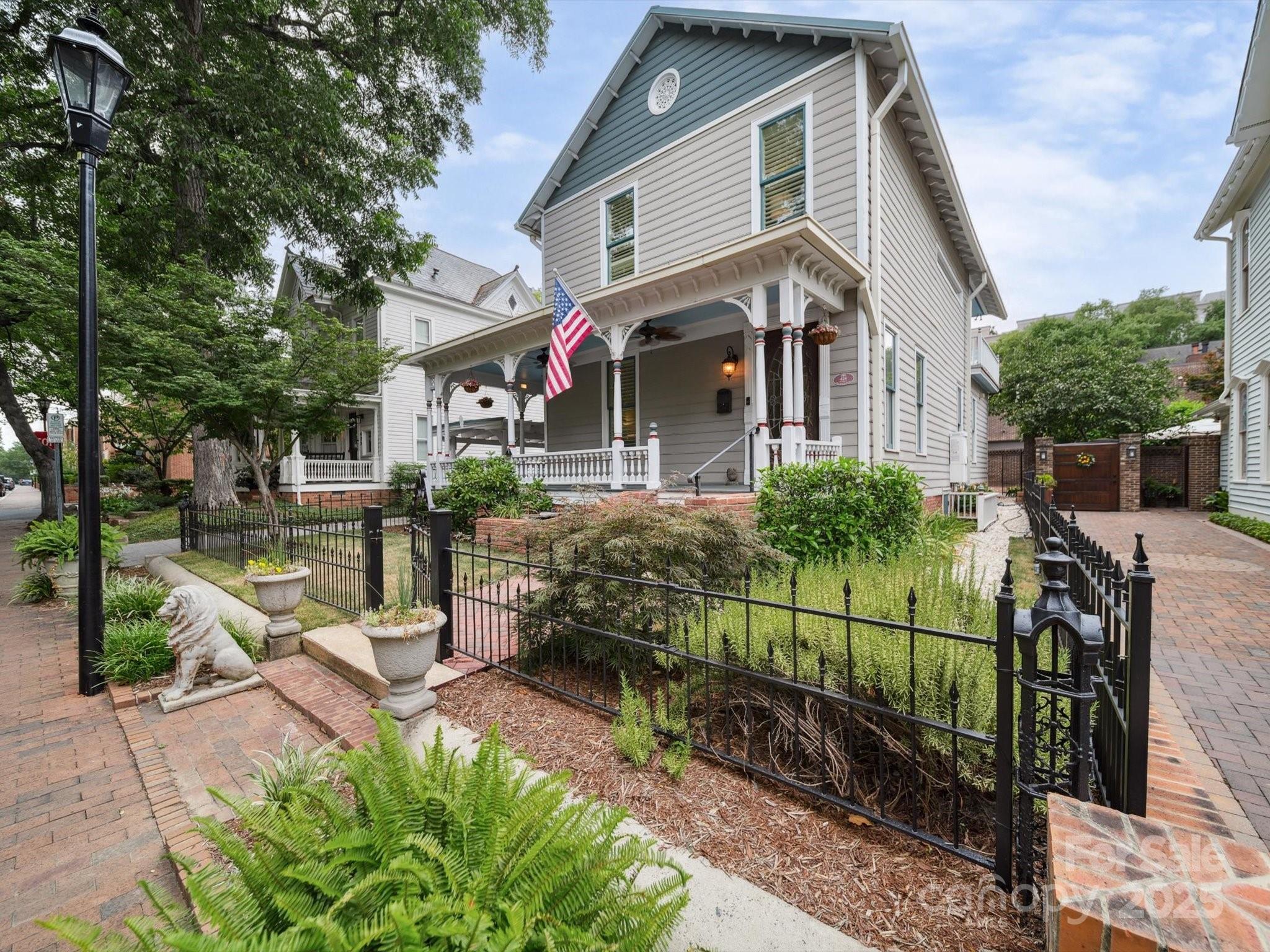 424 N Poplar Street