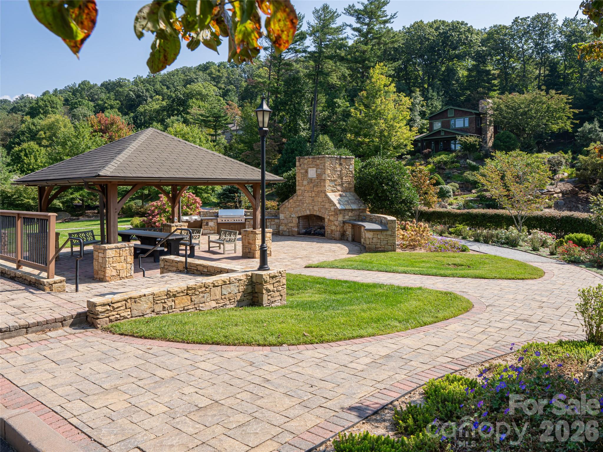 Reynolds Mountain - Land