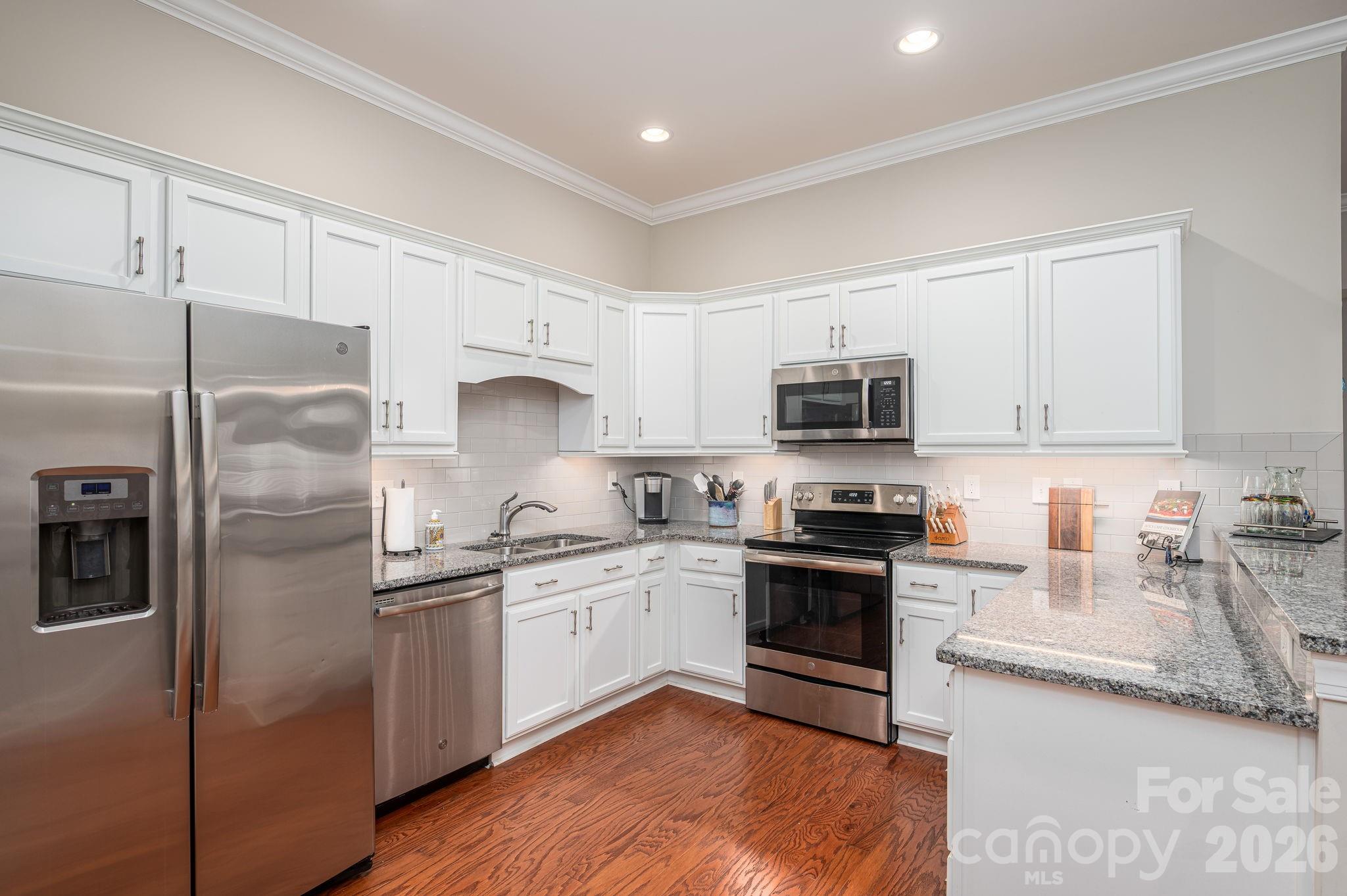 Villas at Robinson Oaks - Residential