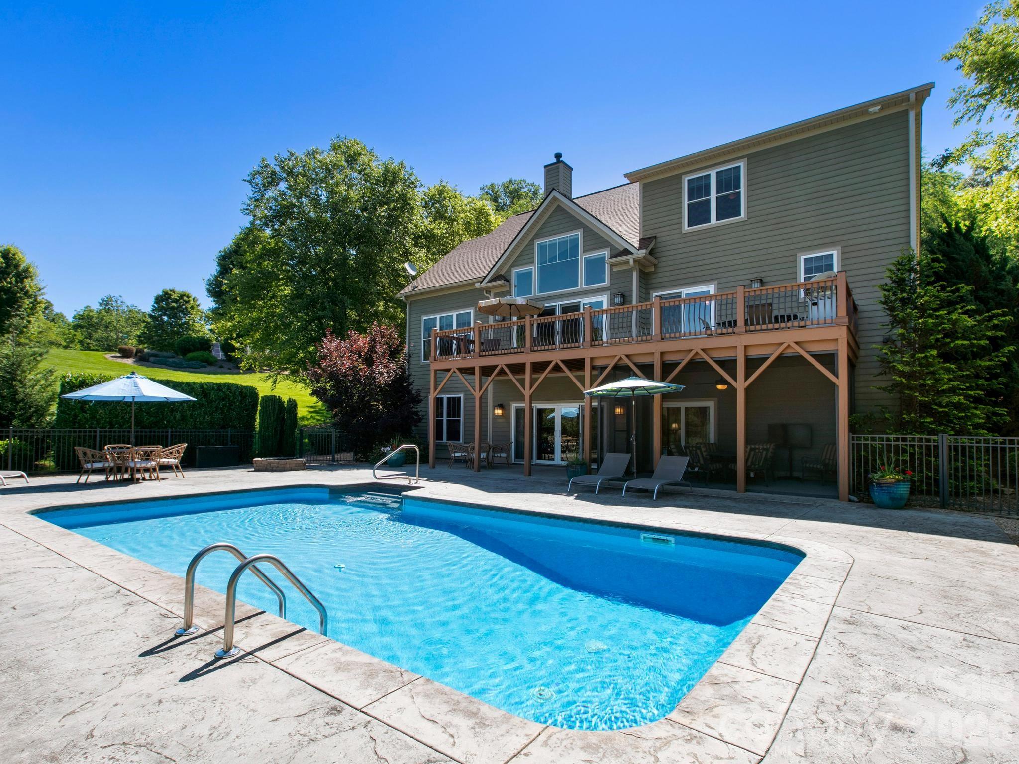 32 Lake Vista Drive