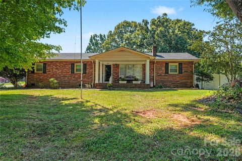 Photo of 1410 36th Avenue Drive NE, Hickory, NC 28601 (MLS # 4431213)