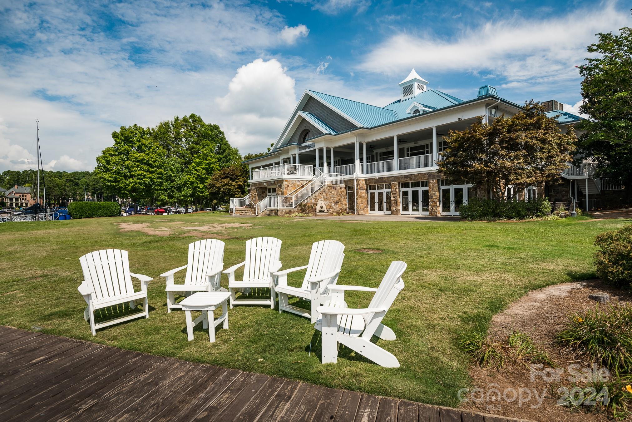 The Peninsula - Residential