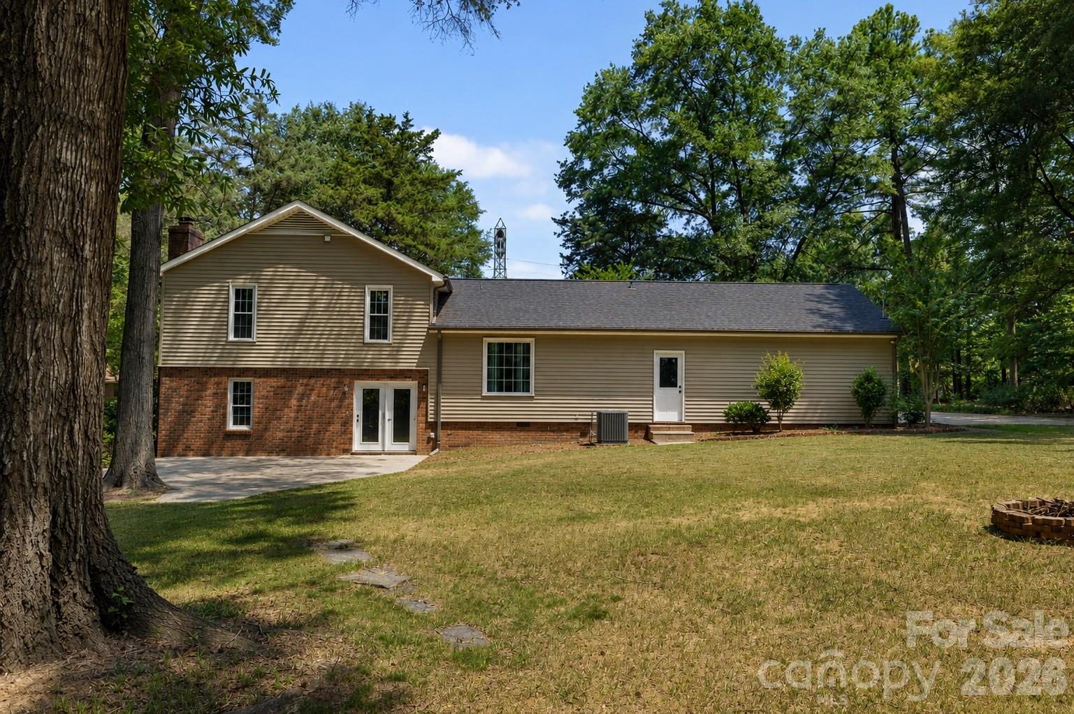 5381 Woodside Drive