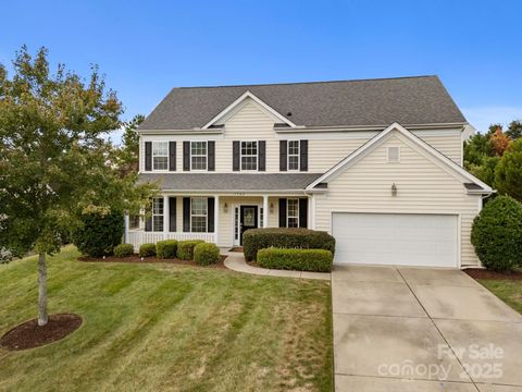 Photo of 7524 Chasewater Drive, Harrisburg, NC 28075 (MLS # 4302345)