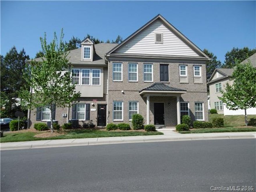 BALLANTYNE! Wonderful end unit  town home , hardwoods on main, granite and stainless appliances, open floor plan,formal dining room , 3 bedrooms,sought after schools, close to shopping and 485 and the country club!
