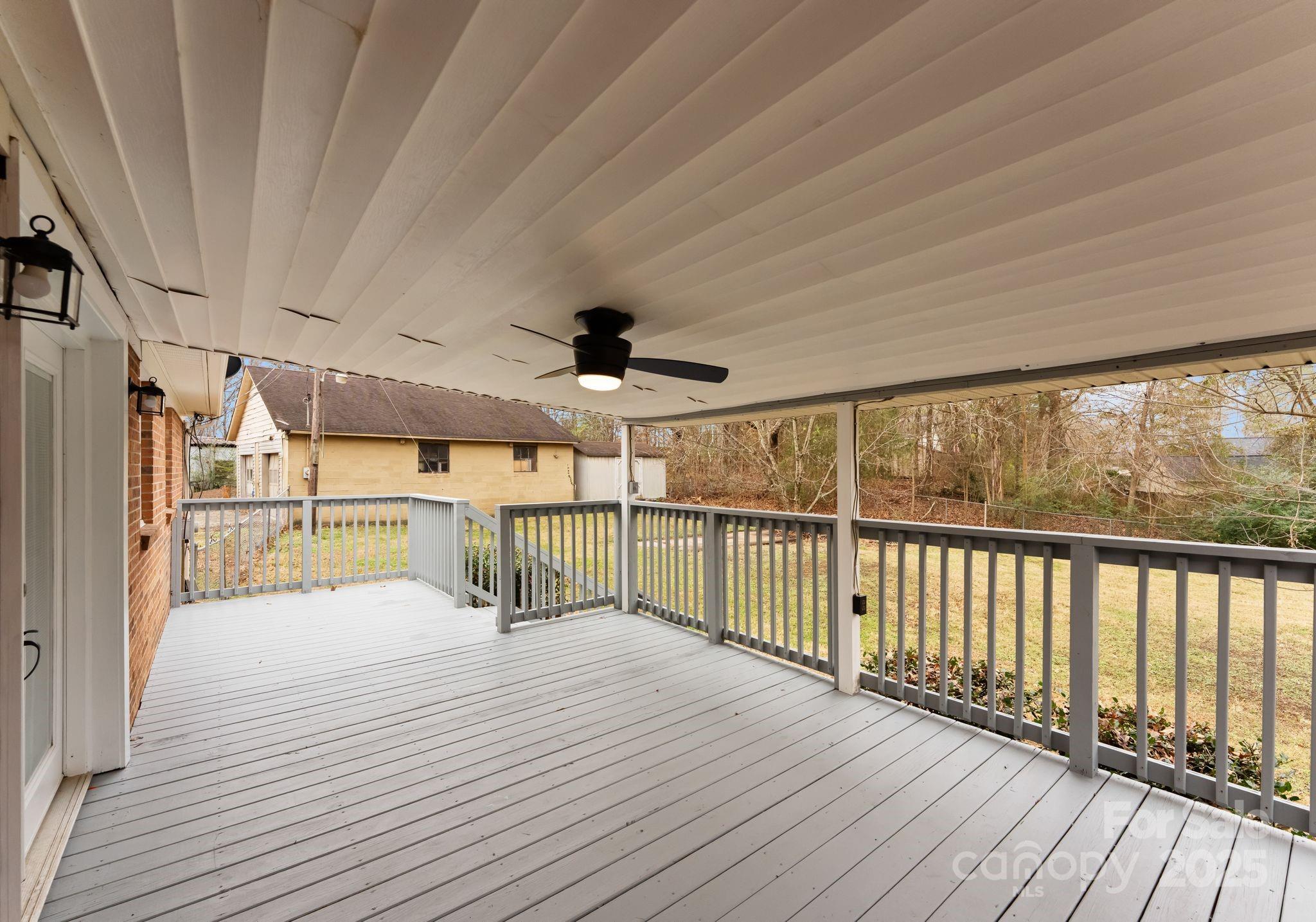 784 Crestmont Drive SE