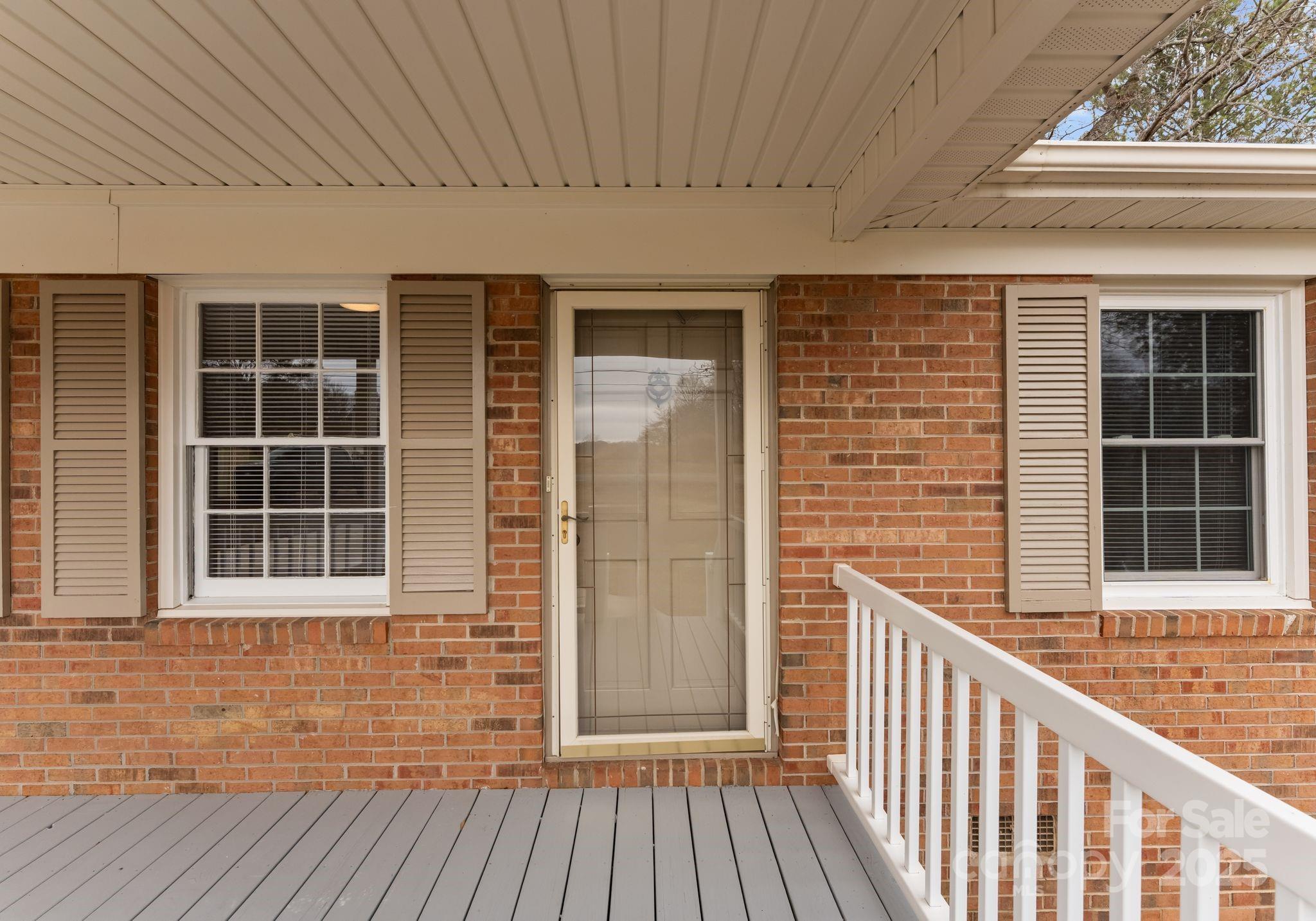 784 Crestmont Drive SE