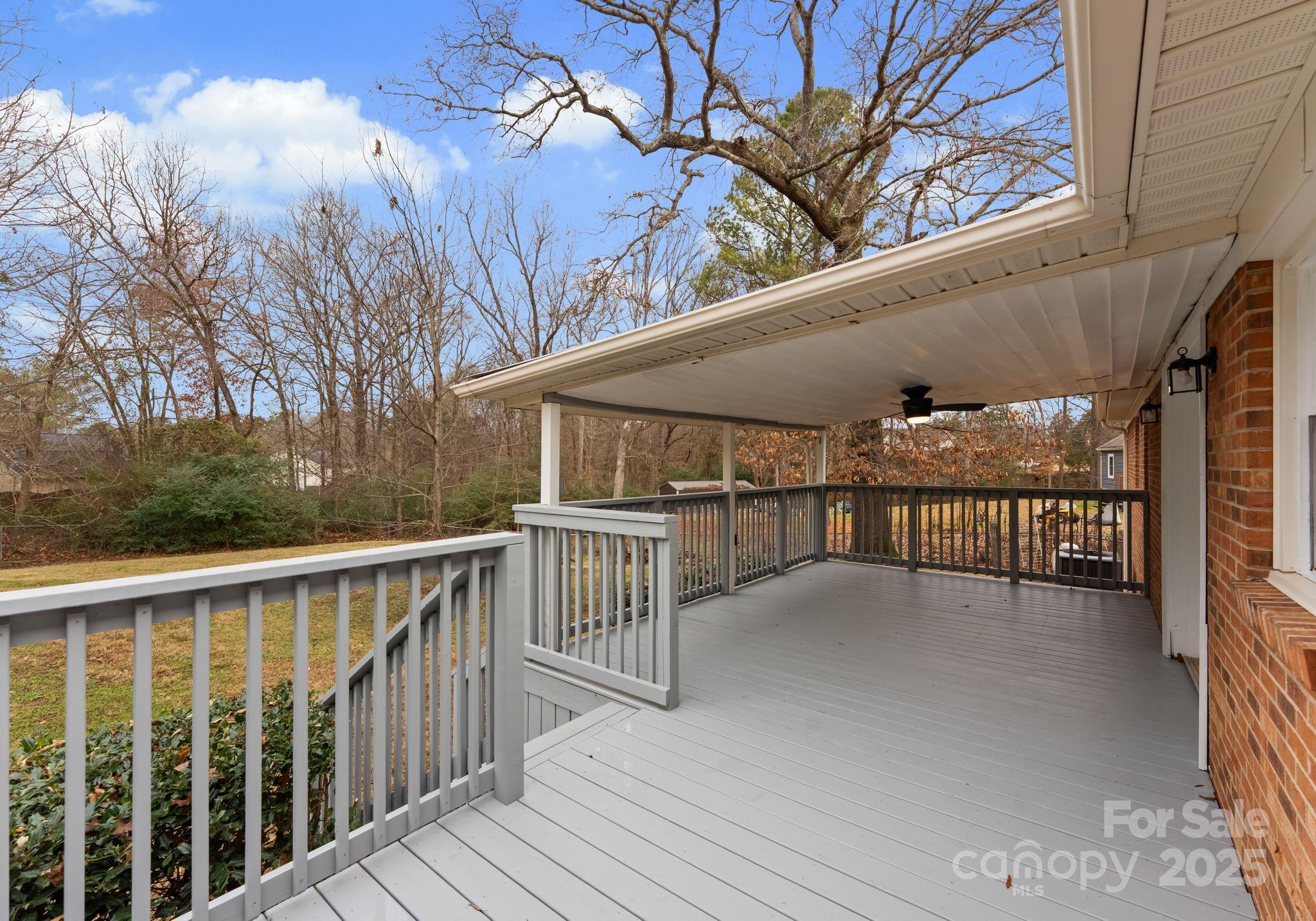 784 Crestmont Drive SE