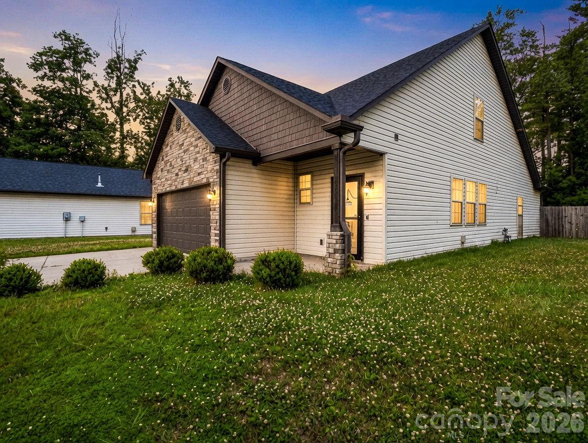 198 N River Road