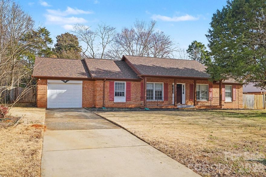 Three-bedroom, two-bathroom, move-in ready home with a one-car garage.
This property features a spacious traditional floor plan, including a formal dining room located just off the front living area. The dining room flows seamlessly into the kitchen, which boasts granite countertops and stainless-steel appliances. The kitchen opens into a cozy secondary living room anchored by a classic fireplace.
The home is finished with durable LVP flooring throughout the main areas and comfortable carpeting in the bedrooms. Located just minutes from WT Harris Blvd, this home offers an easy commute to Uptown and is perfectly situated near the shopping, dining, and parks of both Mint Hill and Matthews.
Schedule your showings today!