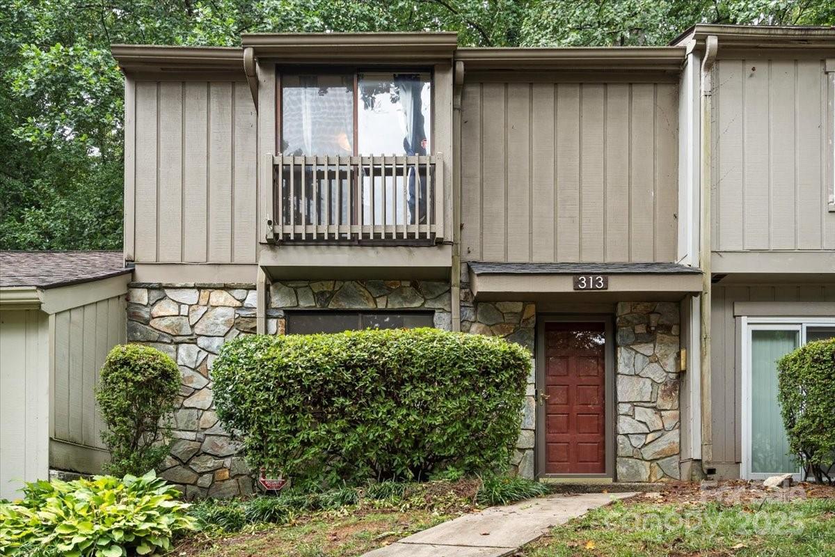 313 Lamplighter Circle