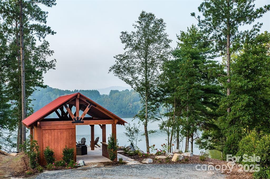 The Waterfront Club - Land