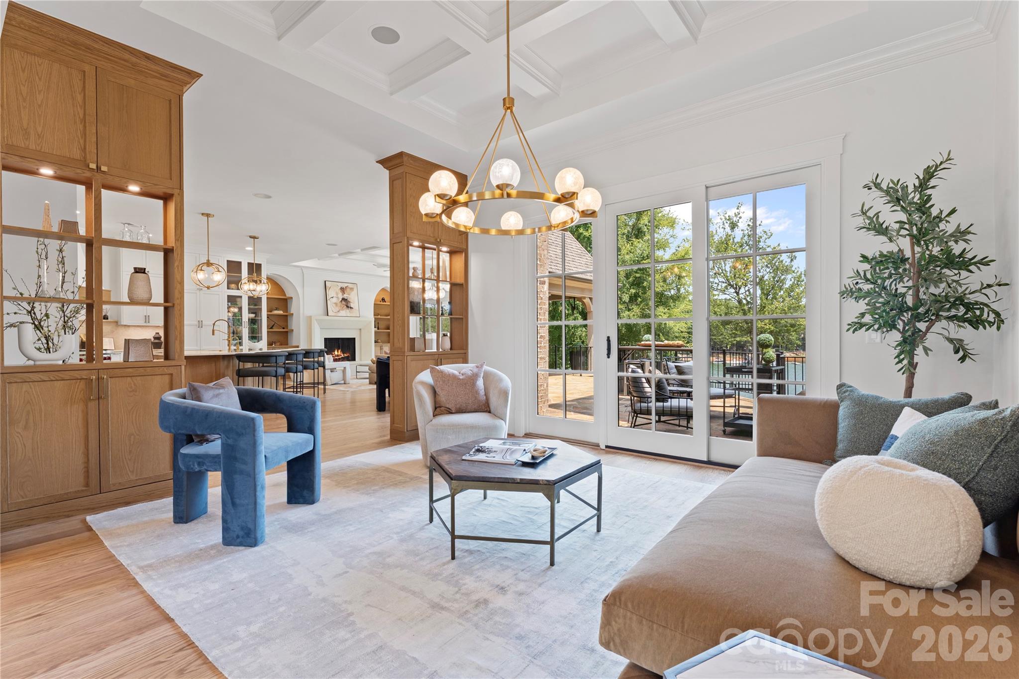 101 S Longfellow Lane