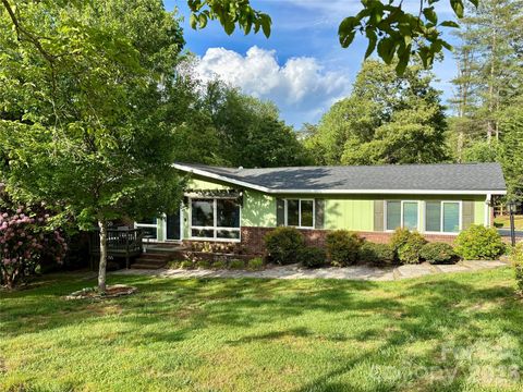 Photo of 137 E Whisperwood Circle, Hendersonville, NC 28791 (MLS # 4376933)