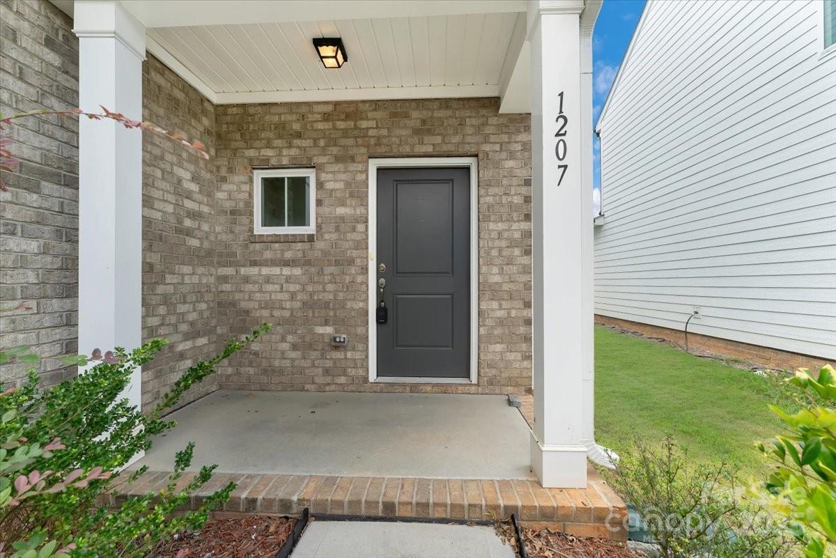 1207 Scotch meadows Loop
