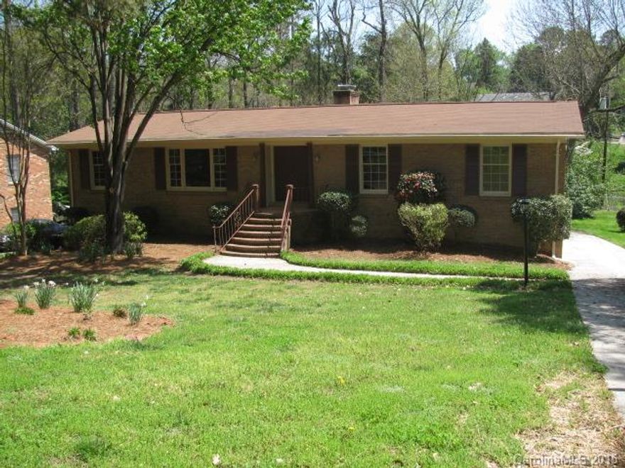 All brick 4 bed 3 bath with 2 car garage. Laundry down in utility room. Home is all electric with Central Air &
Electric heat pump. Lrg bonus rm down w/FP & lots of space. Downstairs bedrm has full bath & shower. Glass
doors to private back yard patio area. Upstairs den w/FP, dining, lrg kitchen, Mstr Bath w/ shower, Guest bath w/tub. Lots of storage space as well. New interior paint, new light fixtures, new kitchen floor, new den carpet, & beautiful hdwd flrs. Owner/Broker selling.