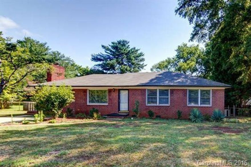 Ranch home with 4 bedrooms, 2.5 baths.  Master Suite measures 700 Heated Sq. Ft. with a separate HVAC unit and water heater.  Large master bath and walk-in closet.  The remainder of the home includes another HVAC unit and water heater.  Floor coverings include hardwoods/laminate/tile. Located within walking distance to Cherry Park Recreational Area.  This property includes a fenced rear yard.  Very close to Elementary and Middle Schools.