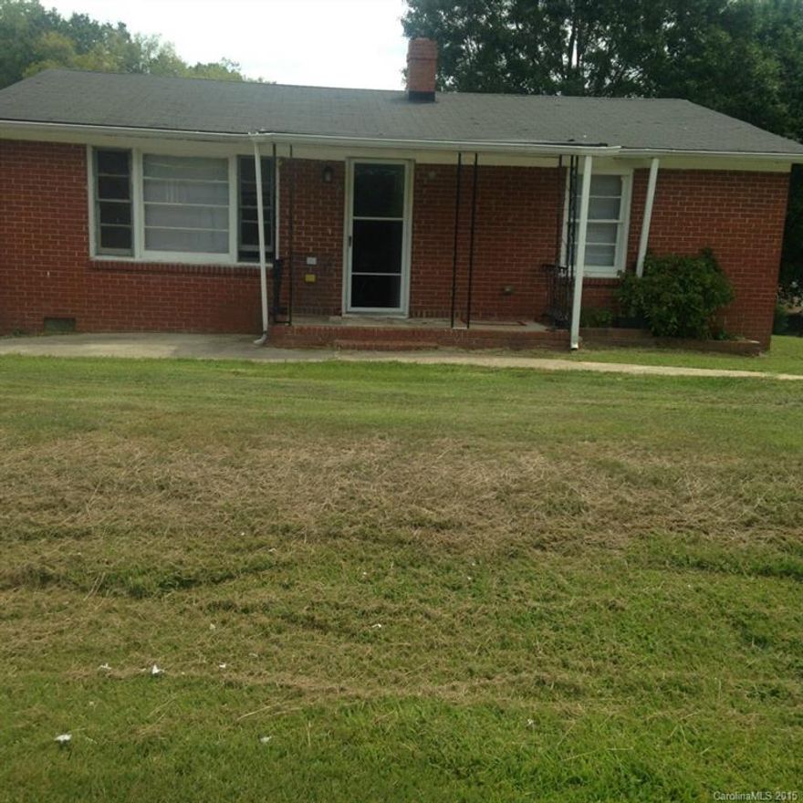 Great all brick investment property, great for rental property. Lots of land, solid foundation for this age.