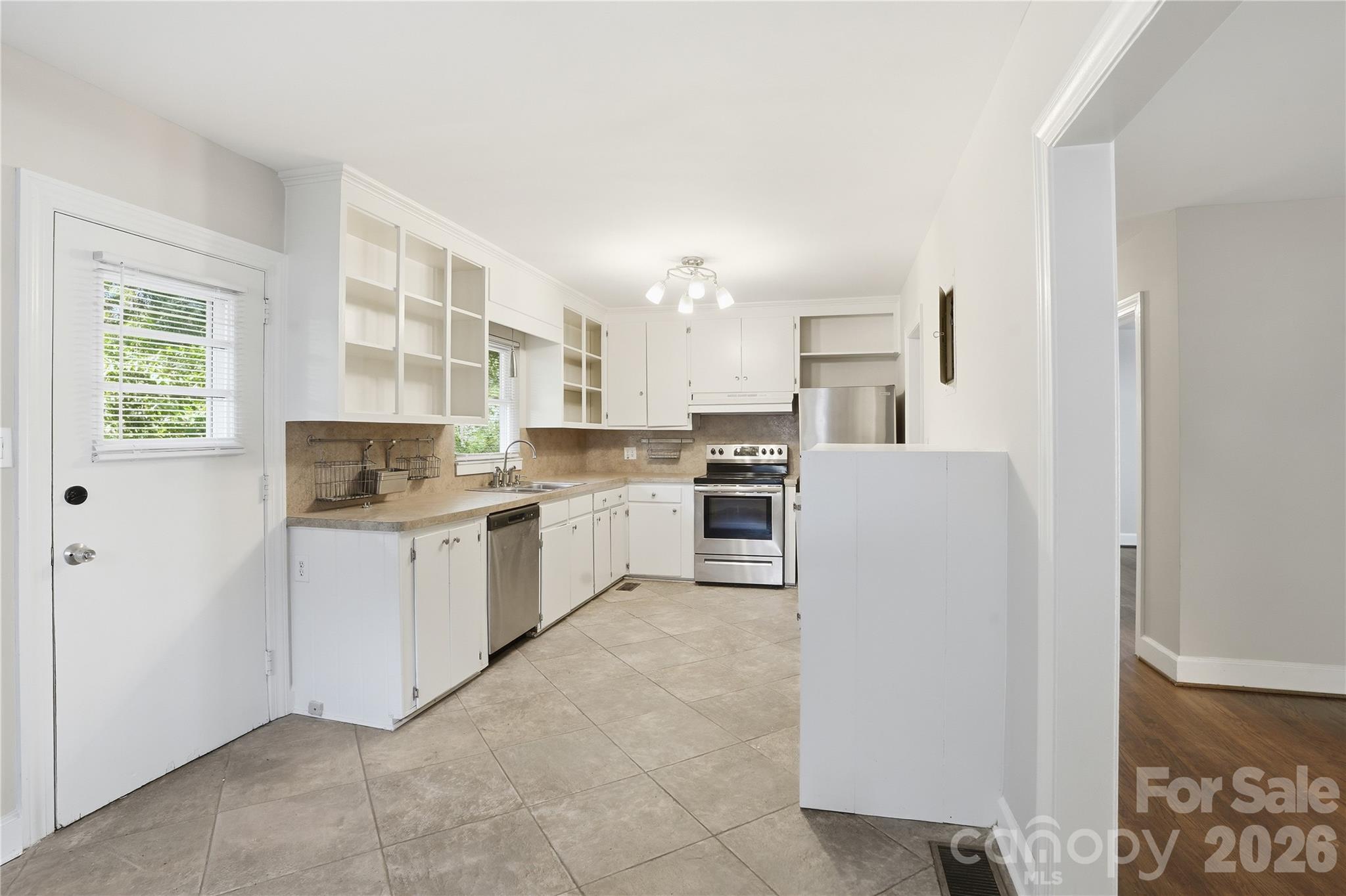 25 Ridenhour Court SE