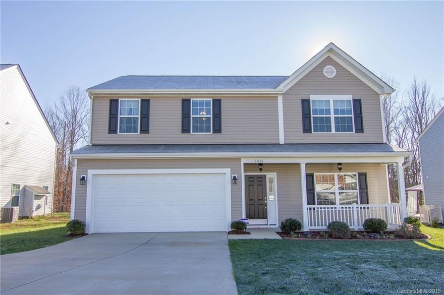 Charming Home in the great clover school system and low SC taxes! This floor plan has an open kitchen and dining area that leads to the living room. 42' inch upgraded cabinets and lots of space in the kitchen. A large master bedroom and master bath.  Nice cozy loft  that connects all the bedrooms. This is a great Lake Wylie community with all the amenities that you could ask for such as a stocked fishing pond, covered gazebo, fully equipped clubhouse, pool, and much more at a low HOA fee.