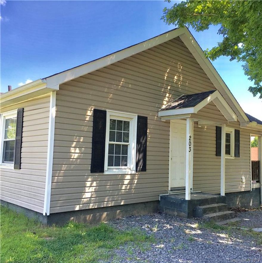 Beautiful 1 bedroom, 1 bathroom bungalow nestled close to main street in downtown Mount Airy. This home features nice hardwood floors and washer dryer hookups. Call us today for a viewing!