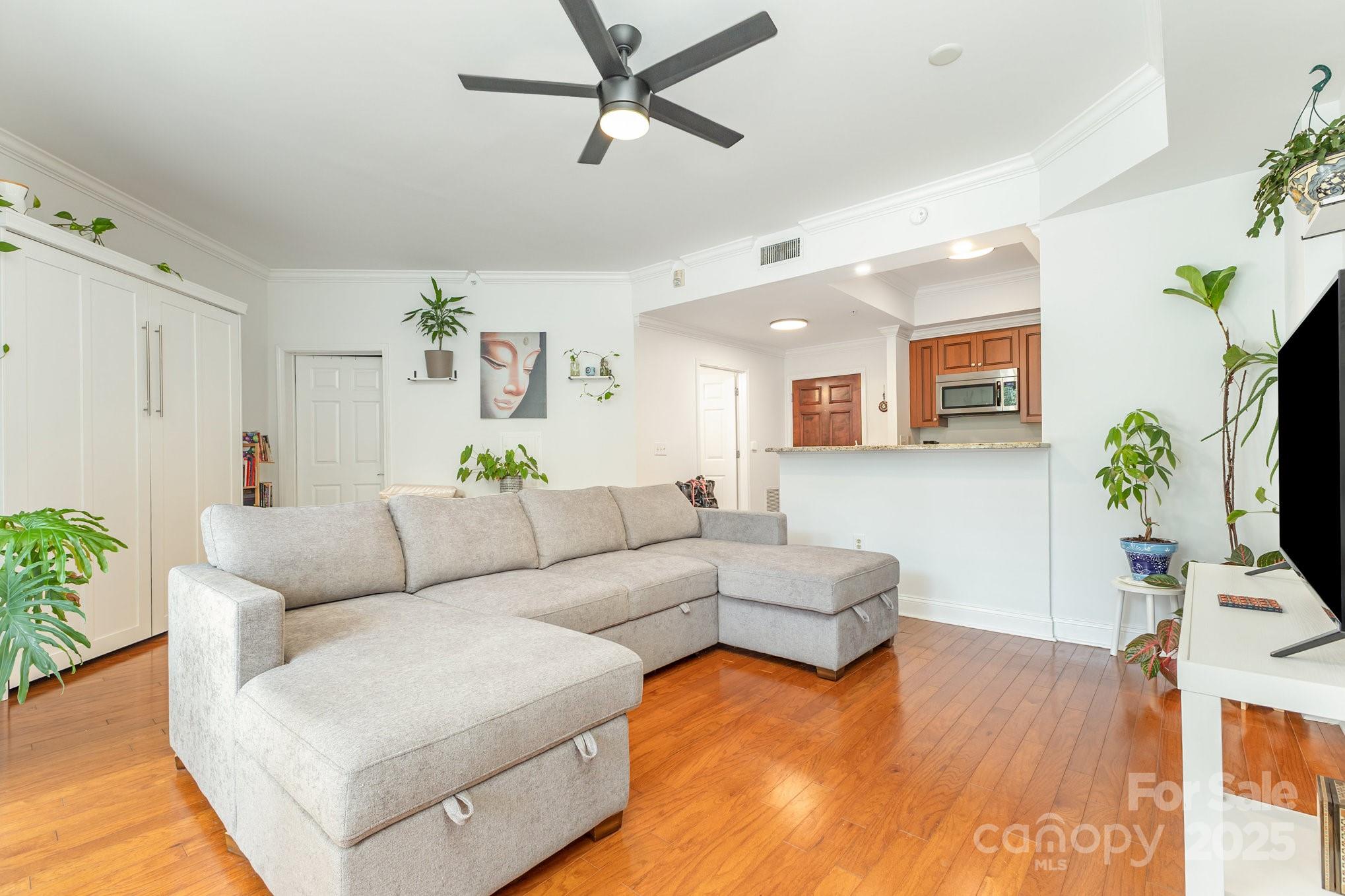 300 W 5th Street 250