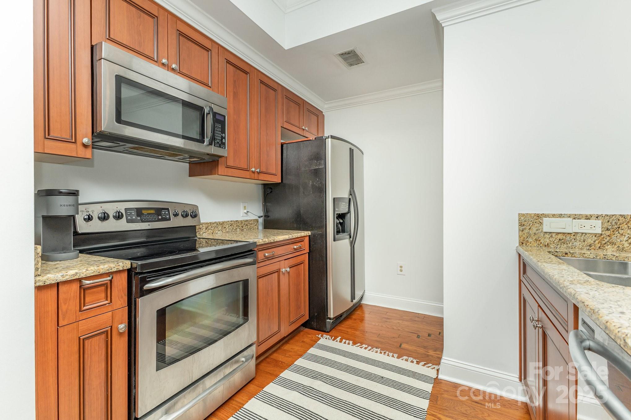 300 W 5th Street 250