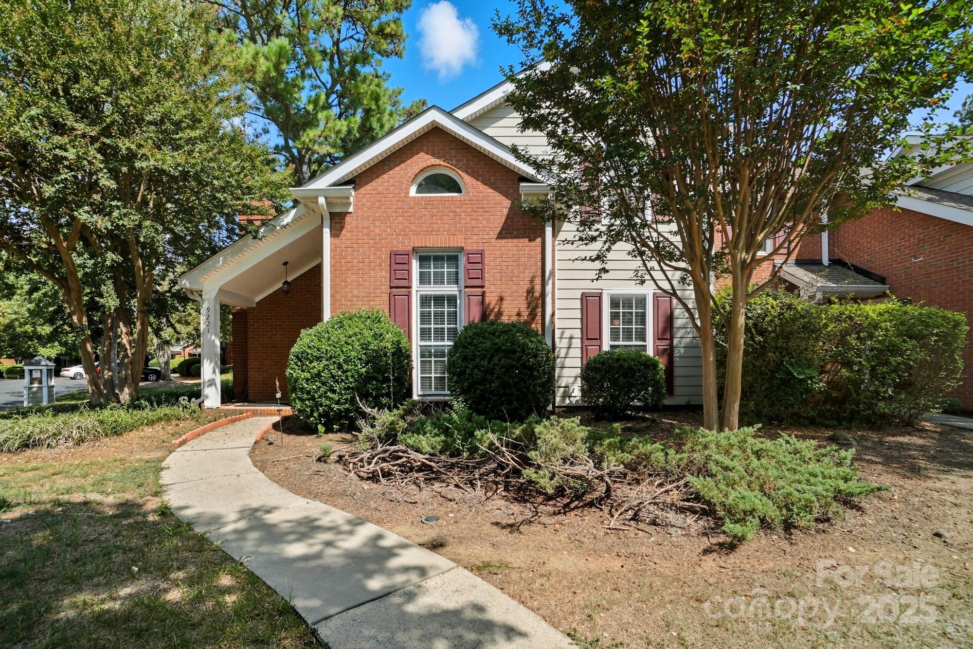 9221 N Vicksburg Park Court