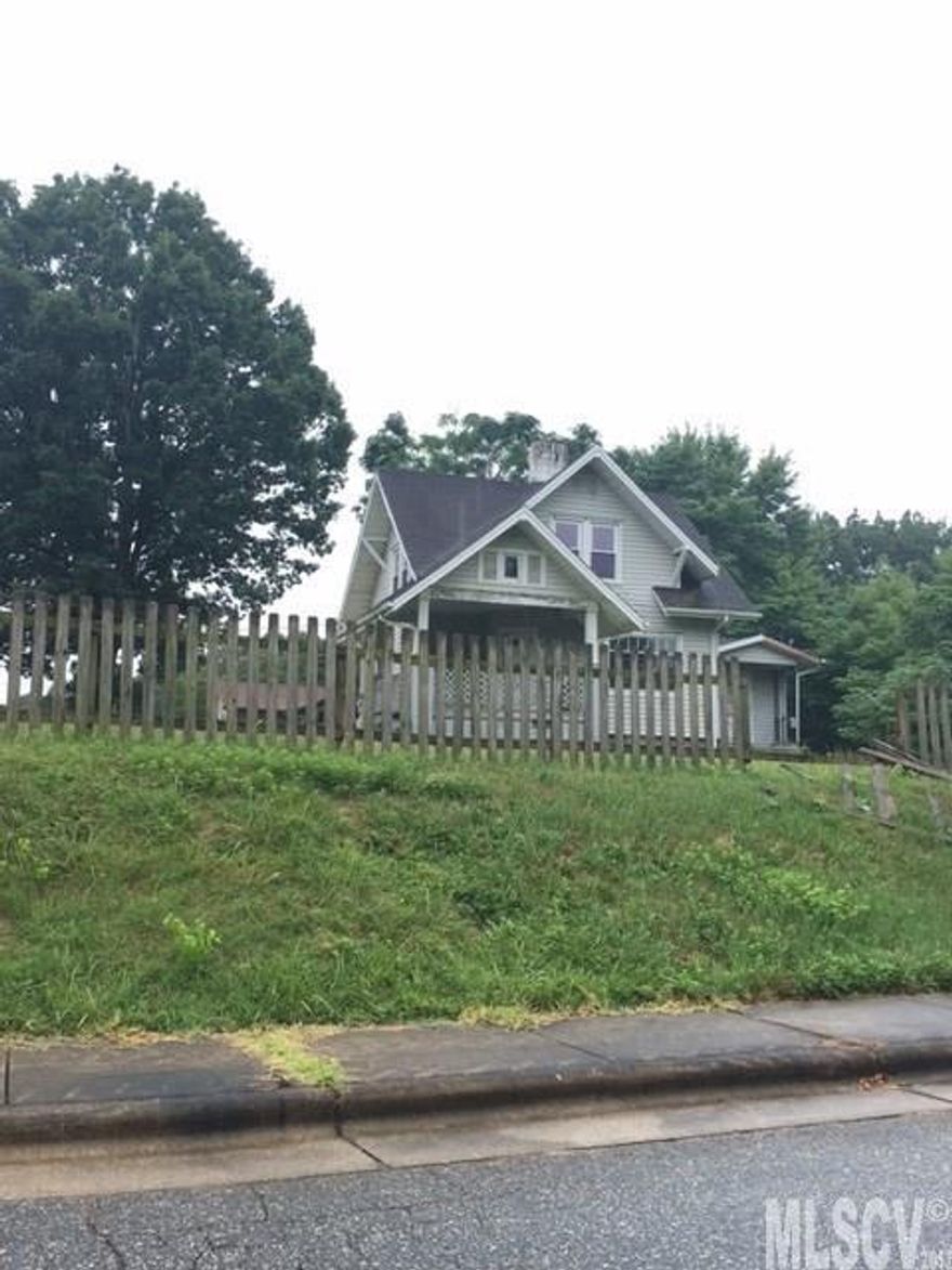 ALL STATS PER SELLER/AGENT TAKEN FROM PUBLIC TAX RECORDS AND MUST BE VERIFIED BY BUYER/AGENT PRIOR TO CLOSING. SOLD AS IS/WHERE IS. Lots of square footage and possibilities here! Over 1700 square feet, 4 bedrooms, living room, dining room, laundry, den, corner lot, covered porches, and more! Don't miss this deal!