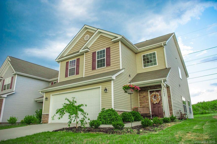 Great place to call home! Home is located in a mature community, nestled on a quiet street in the back of the neighborhood. As the new homeowner you can enjoy multiple pools, playgrounds, a tennis court, exercise room and walking trails. As you enter your new home you will be welcomed to an open floor plan which is perfect to entertain your guests! The spacious, well laid out plan offers enough space to live comfortably. Master bedroom features a sitting area and a nice garden tub to relax in!