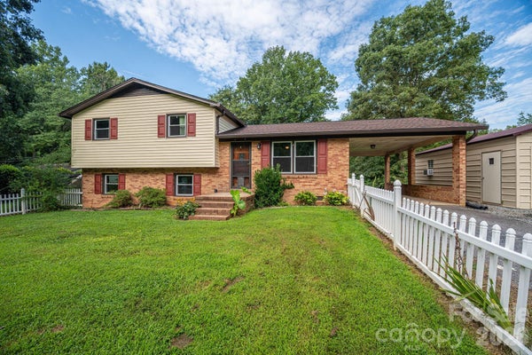 1369 CHANCELLOR DR, CLAREMONT, NC 28610 - Image 21747eeb89f89d50cd9ec3b2a16f1eeb/1660680158