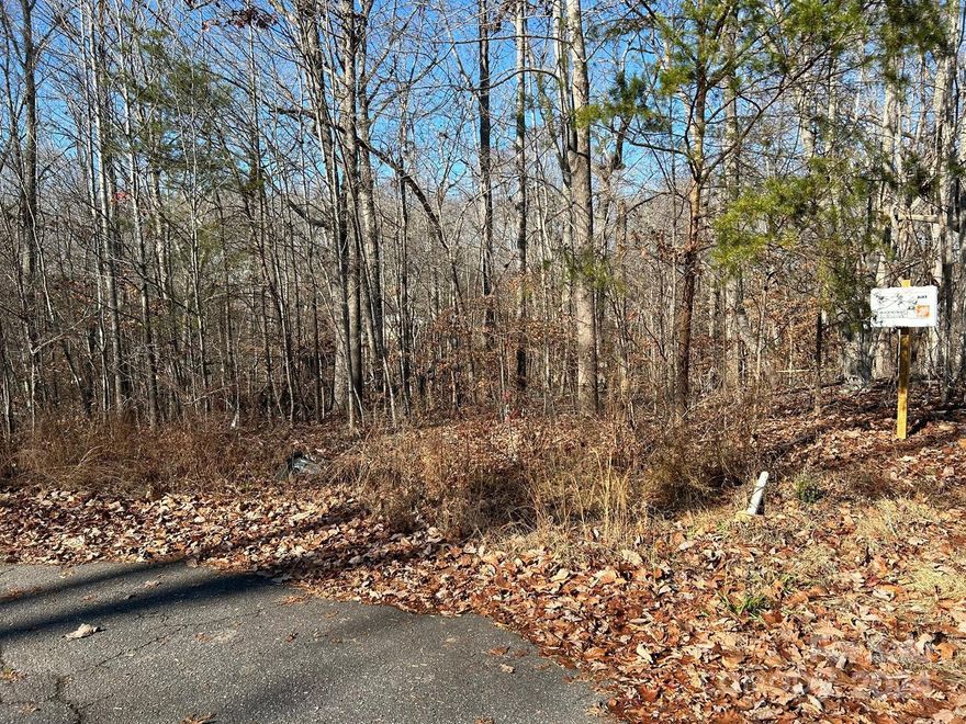 LOT OR SALE 1.48 ACRE, 
NEWER MANUFACTURED DOUBLE WIDE ALLOWED, MODULAR HOMES ALLOWED,
 SURVEY AVAILABLE & PRELIMINARY SOIL AND EVALUATION

Note:
The Lot has been returned to the market, no fault of the Seller .
 Please make sure the home/model will fit on the Lot before making an Offer.
