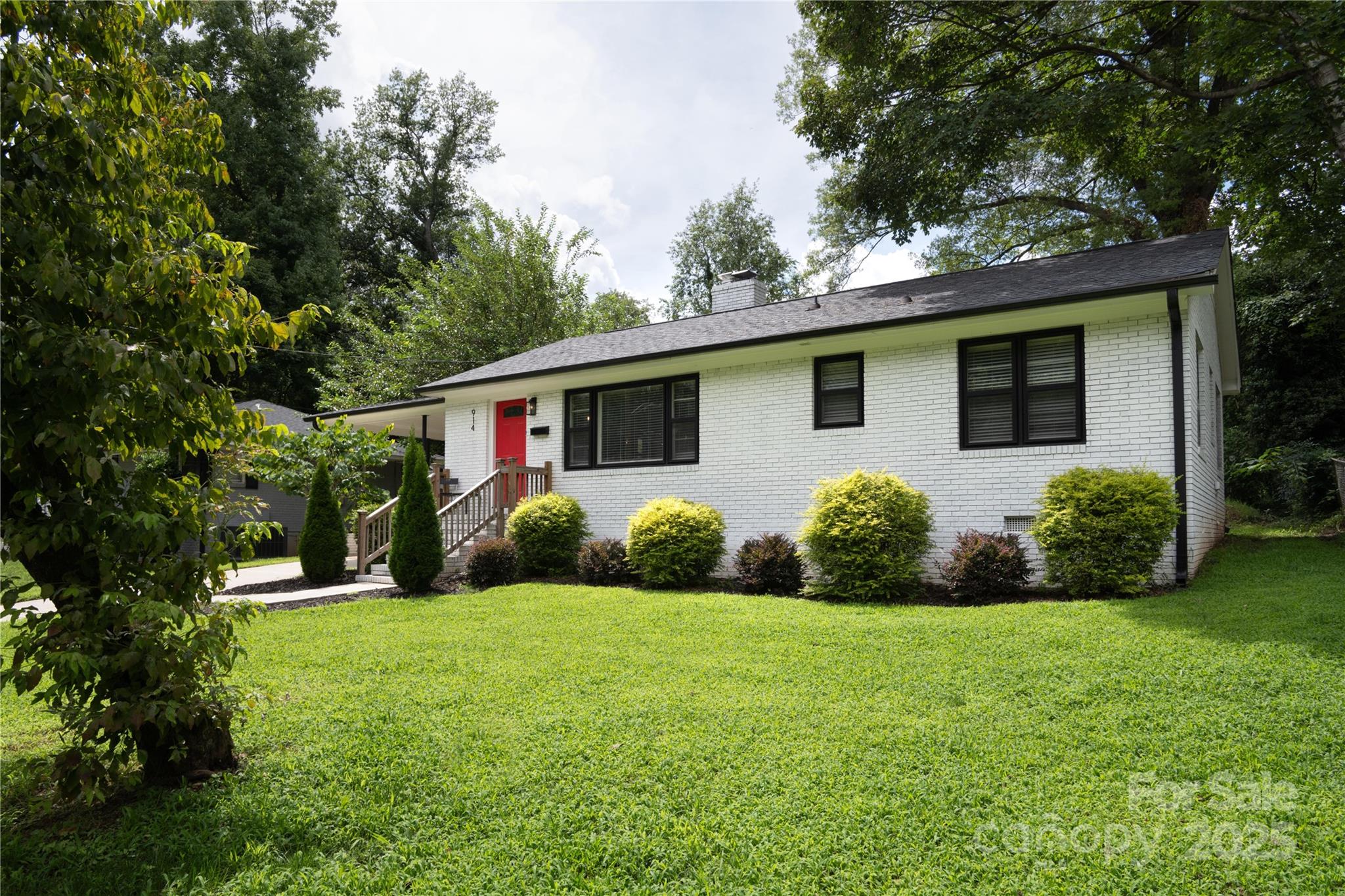 914 Crestmere Street