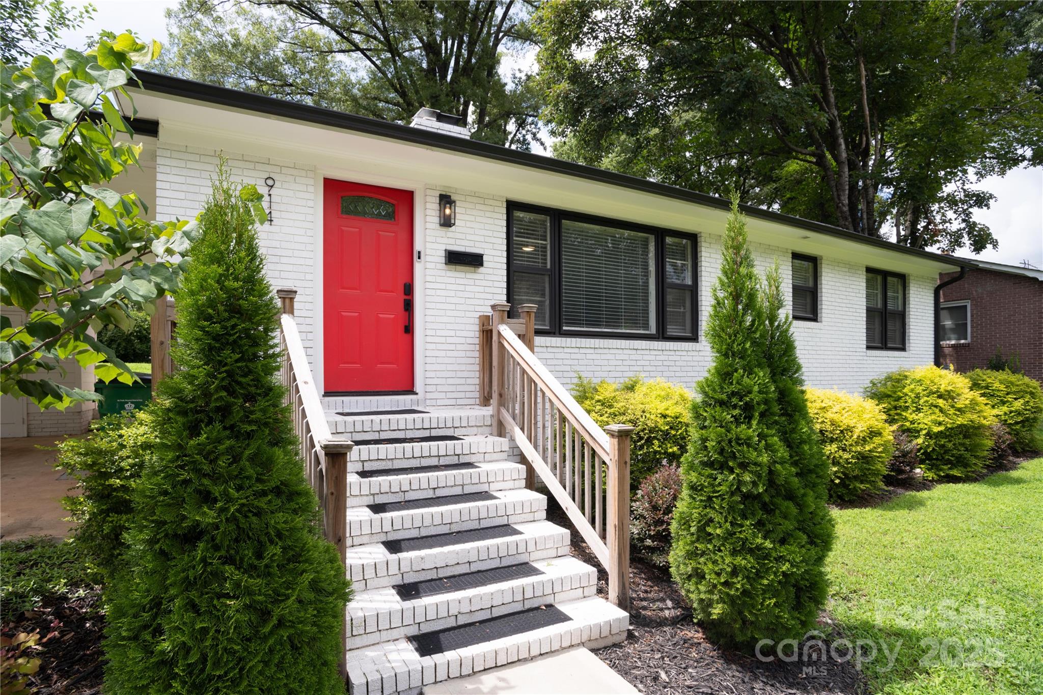 914 Crestmere Street