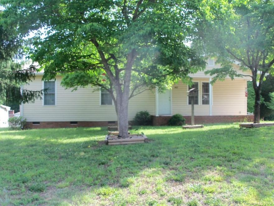 Nice and clean 4 bedroom home with open floor plan. One level, handicap accessible with open floor plan. Move in ready!