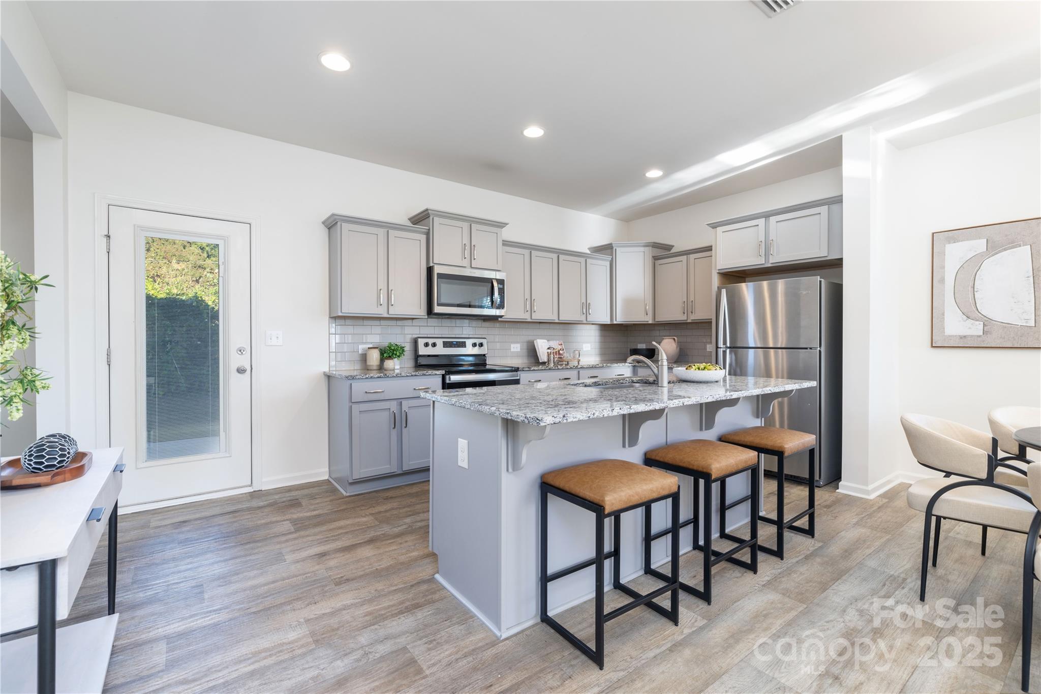 5000 Thomasville Drive 14