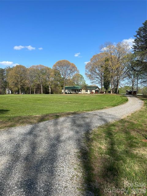 Photo of 284 Blossom Hill Road, Lincolnton, NC 28092 (MLS # 4364778)