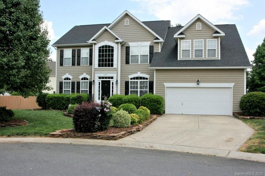 Pristine Condition! 5BR/3BA w/huge loft.  Office & guest BR w/full bath on MAIN level! Formal Dining Rm w/accented moldings. Hardwds mostly on main. Spacious Family Rm w/gas fireplace. Lrg kitchen w/island, Corian counters & upgraded cabinets, stainless steel appliances! Breakfast area w/bay.  Spacious Master w/tray & lrg walk-in closet. Luxury MBath features dual vanities, Jacuzzi garden tub, Lrg shower w/seat. Secondary bedrms are spacious.  New carpet & HWs refinished in 2014. Irrigation.