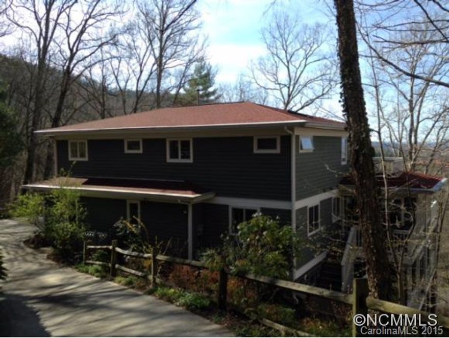 Custom home overlooking the city of Asheville w/views. Open easy living, remodeled spacious kitchen open to dining area & sunroom.3 levels of decking, guest quarters on lower level. Separate Art Studio w/ private deck on lower level.  Master suite has walk-in closet & private study with a deck overlooking the city. Hardwood floors on main level. Large pantry plus mud room going out to double garage w/ storage. Private, 10 min to Asheville