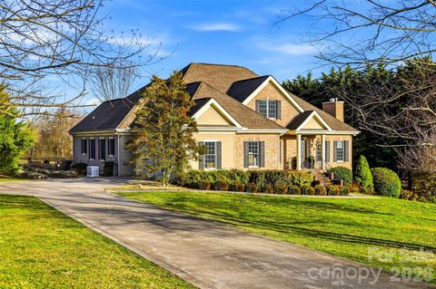 100 Bradford Farm Road Mills River NC 28759