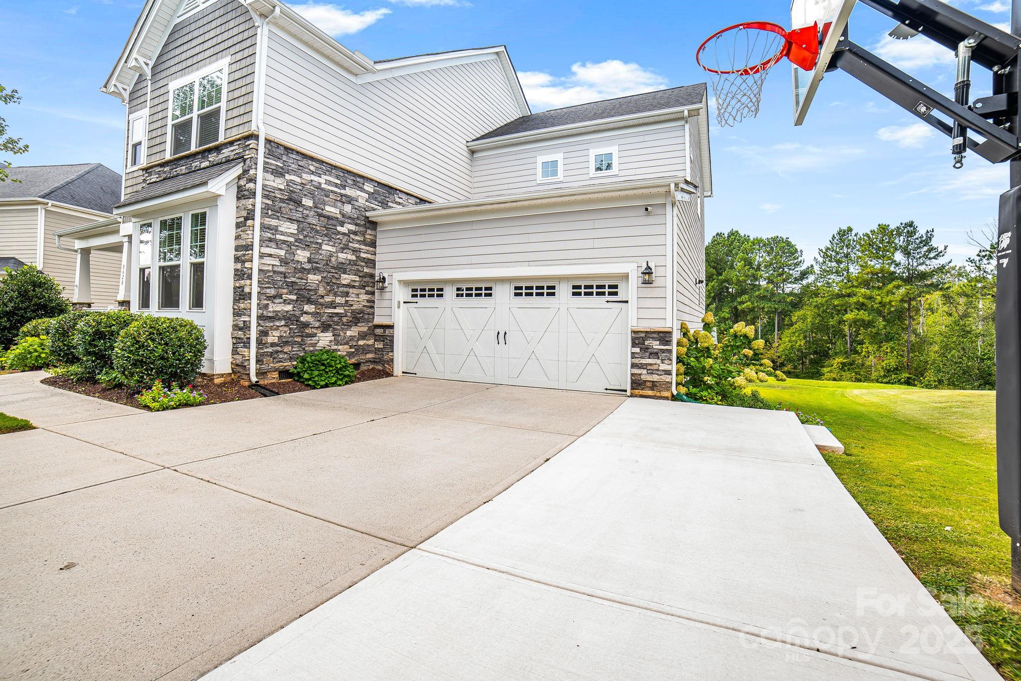 8628 Shadetree Street