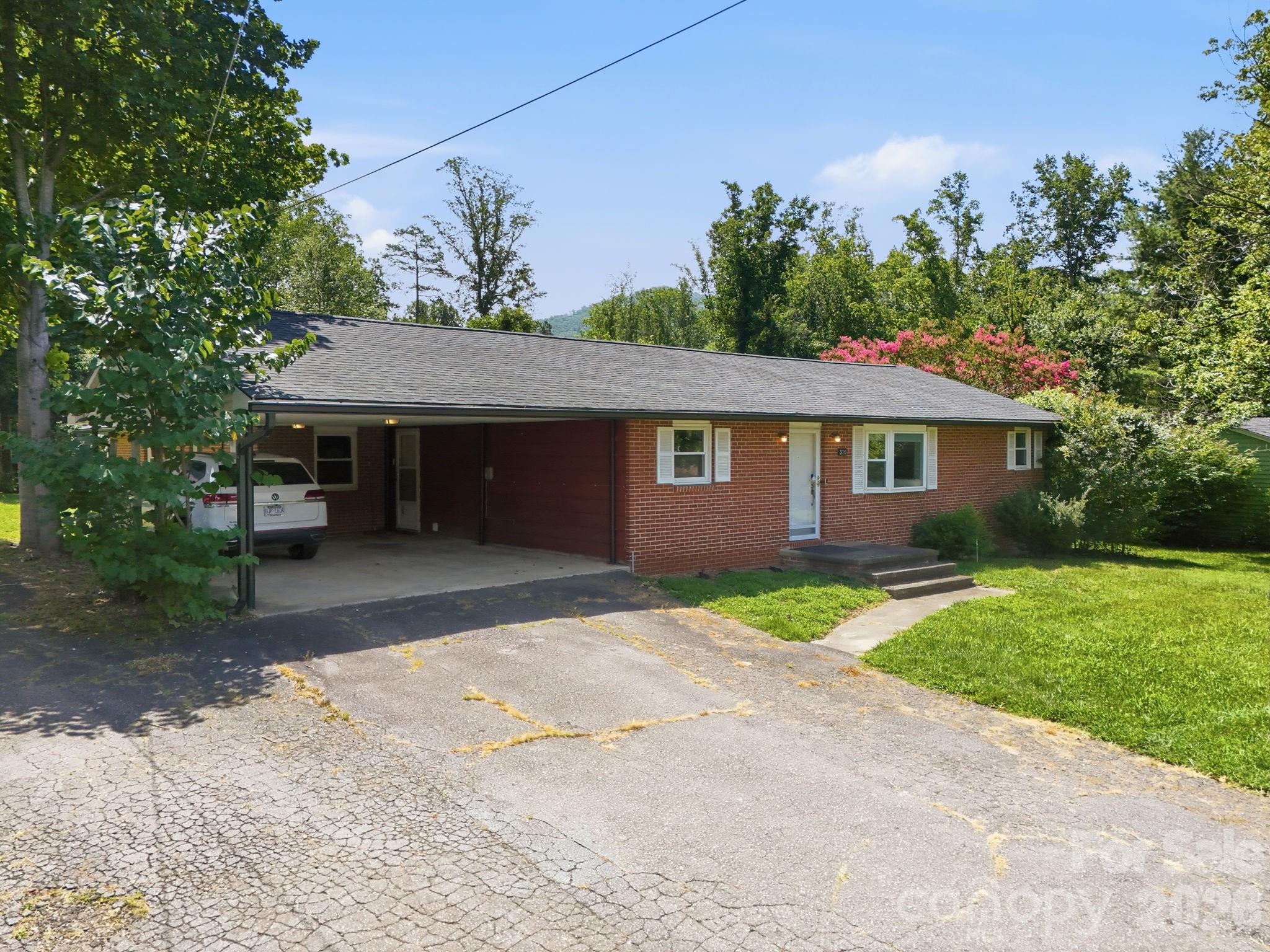 376 School Road E