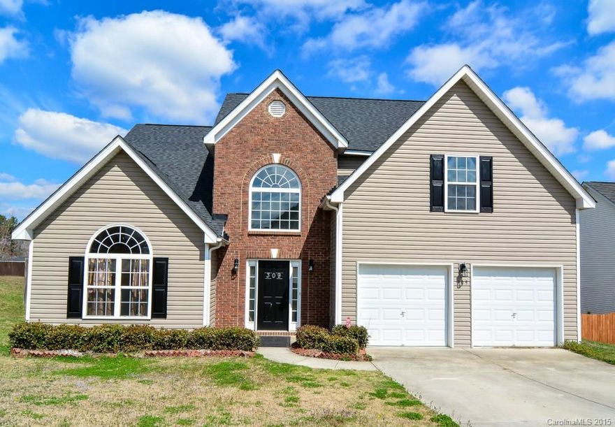 Spacious & open floor plan w/ the master on the main floor. Wonderful home to entertain your guests! Formal dining room. Fantastic kitchen with tile backsplash, gas stove, stainless steel fridge and oven. Kitchen is open to the living room & breakfast area. Vaulted ceiling in the great room fills with natural light. Enjoy inviting friends over to enjoy the extended patio. Large 1st floor master suite w/ trey ceilings, his & hers sinks, garden tub, sep shower. On a Cul de sac. Low county taxes.