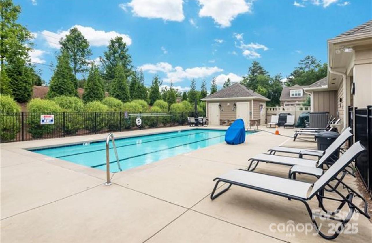 The Courtyards of Marvin - Residential