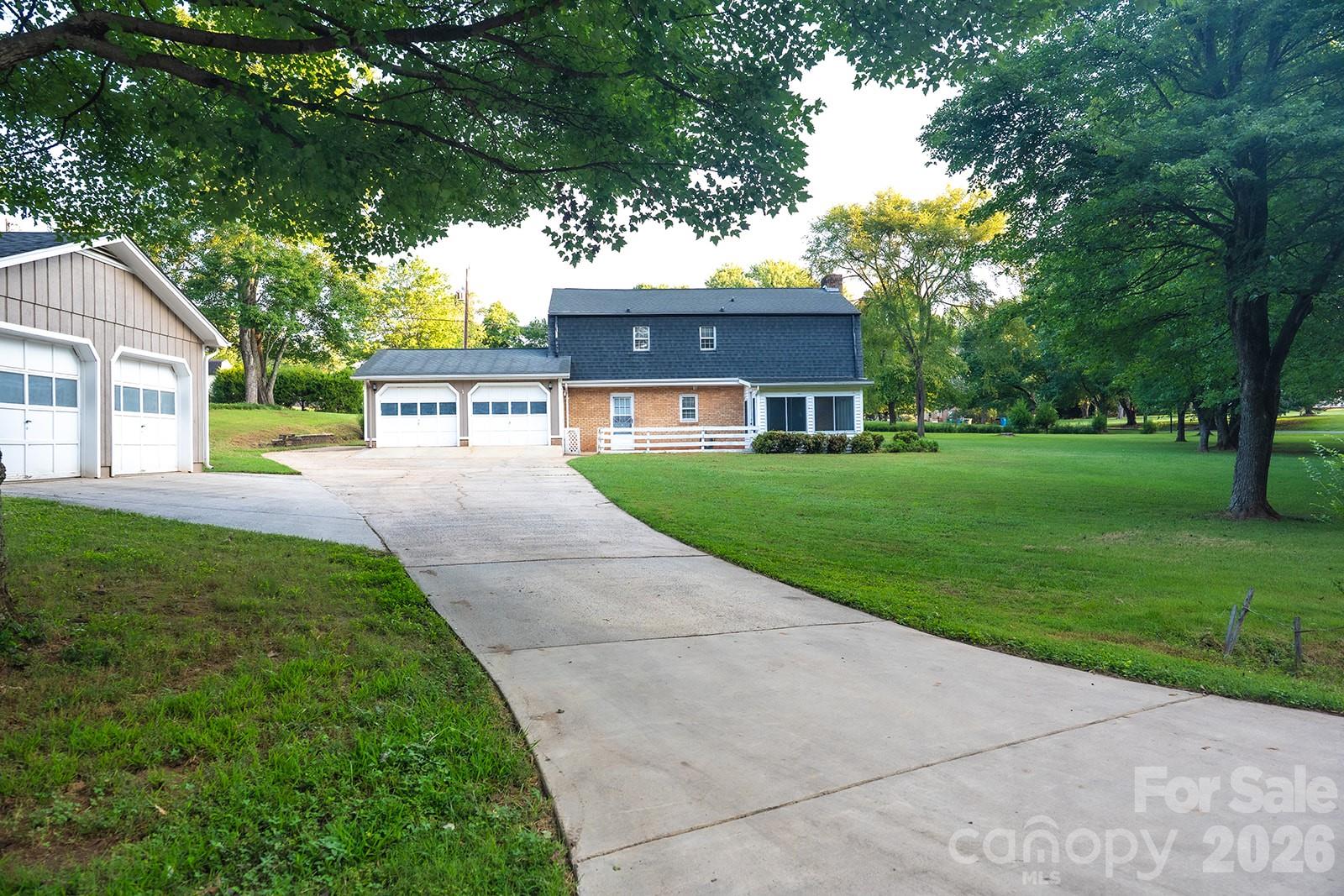 3401 Tracelake Drive